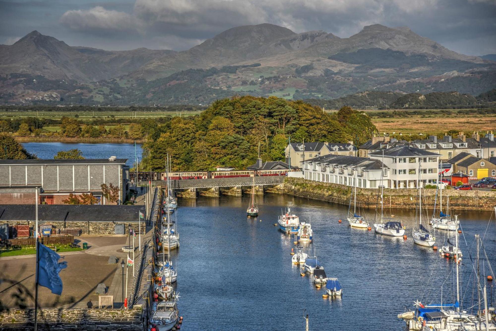Porthmadog, Sleeps 11, 5 Bedrooms, 5 Bathrooms, Mountain Views Zewnętrze zdjęcie